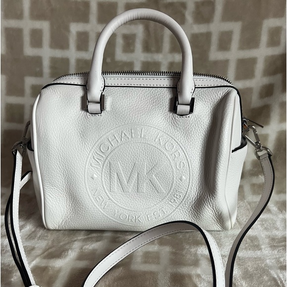 Micheal Kors - Picture 1 of 8